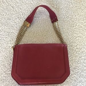 Classic shoulder bag in perfect pink leather